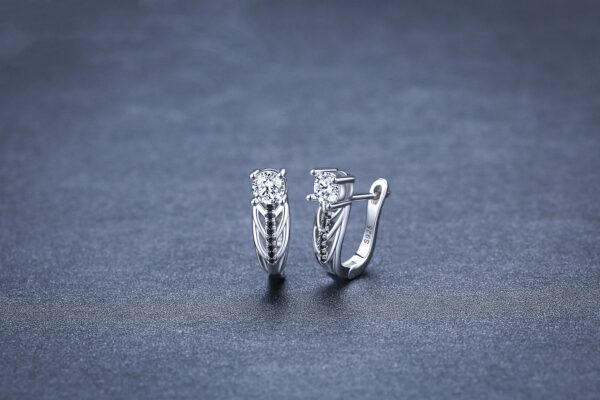 0ad6d9d8-cf7e-4b99-bcfa-8bcfda9c7778.jpg Individual Single Row Hollow Zircon Copper Plated Earrings