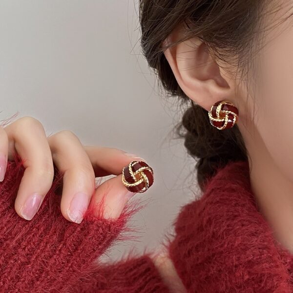 32b8664b-43e3-4bb2-8929-7b9e303acb5f.jpeg Women's Retro Earrings Simple And Versatile Accessories