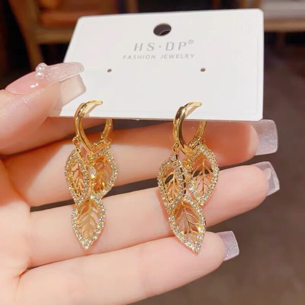Exquisite And Elegant Zircon Leaf Tassel Ear Clip