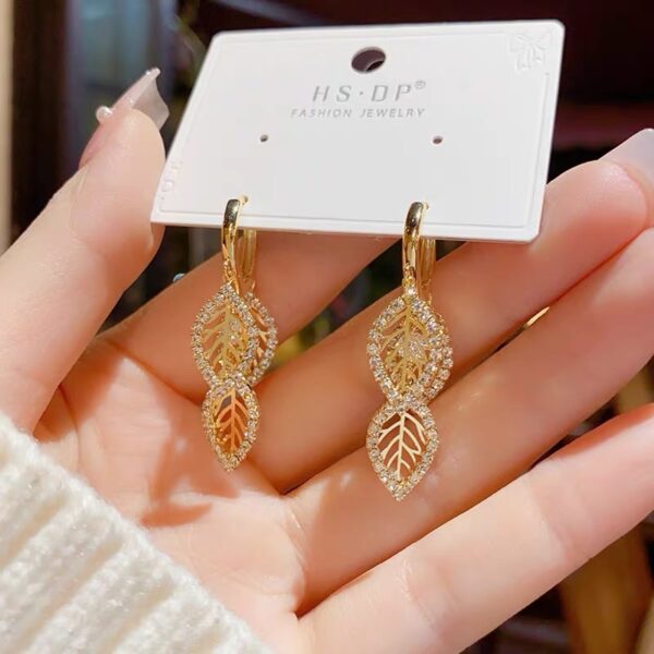 Exquisite And Elegant Zircon Leaf Tassel Ear Clip